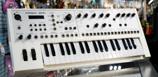 ROLAND - 37 KEY JD-XI SYNTH - WHITE